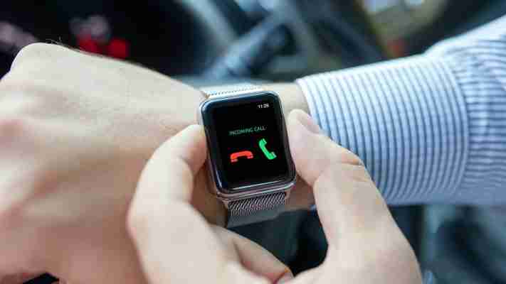 Il futuro è degli smartwatch o degli orologi tradizionali?